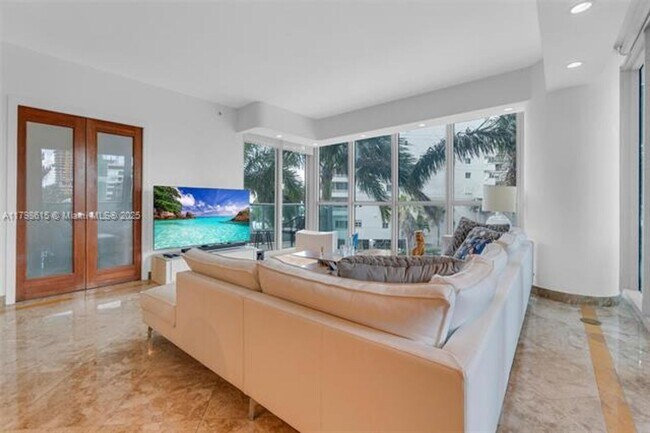 Building Photo - 1331 Brickell Bay Dr
