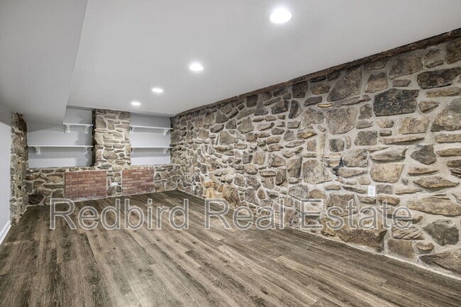 Building Photo - 401 Lawrence St