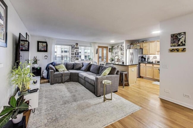 Building Photo - 2 bedroom in Chicago IL 60613