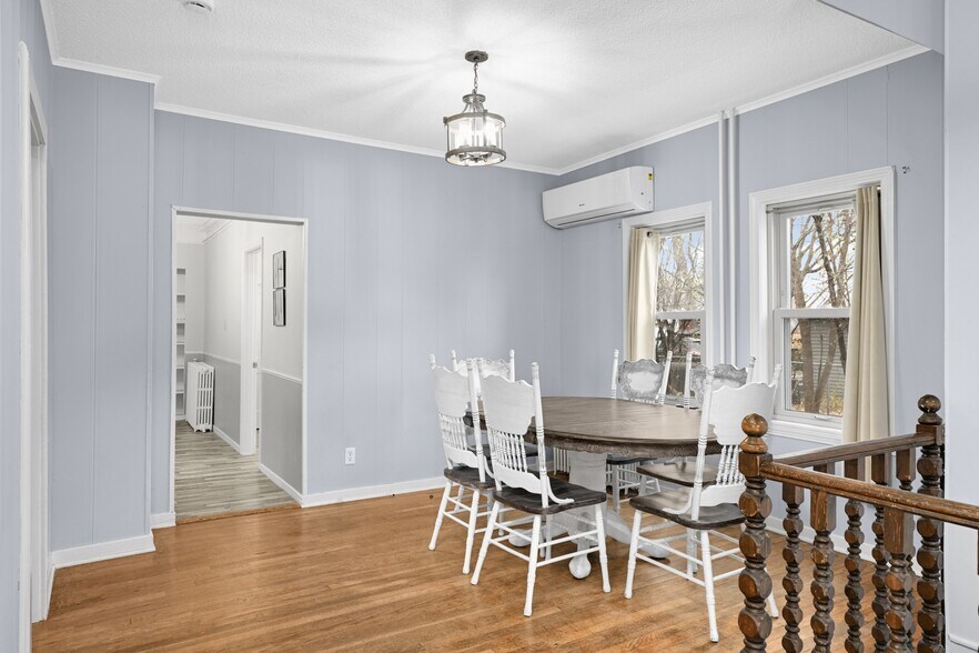 Building Photo - 810 4th St S