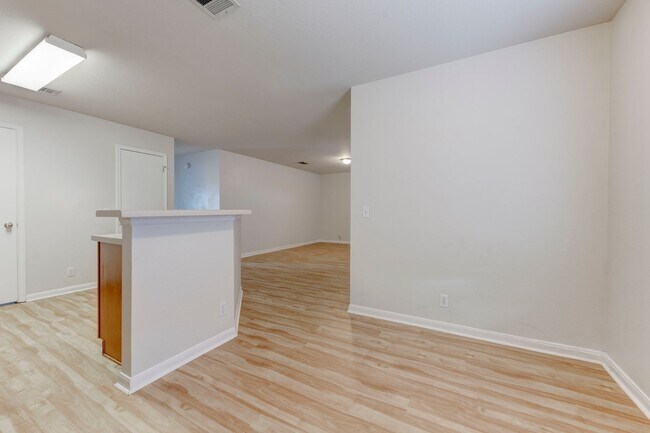 Building Photo - 3301 El Salido Pkwy