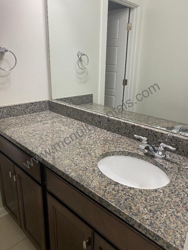 Building Photo - 4221 Courtly Ln
