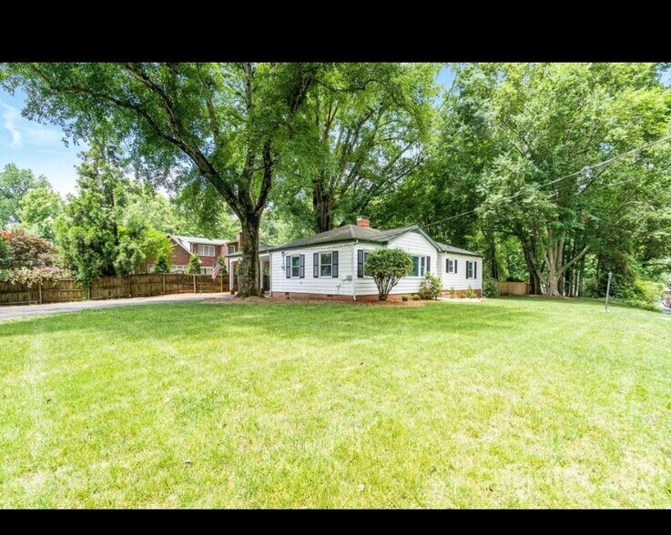 Building Photo - 4326 Castleton Rd