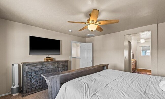 Building Photo - Beautiful Home near Meridian High School