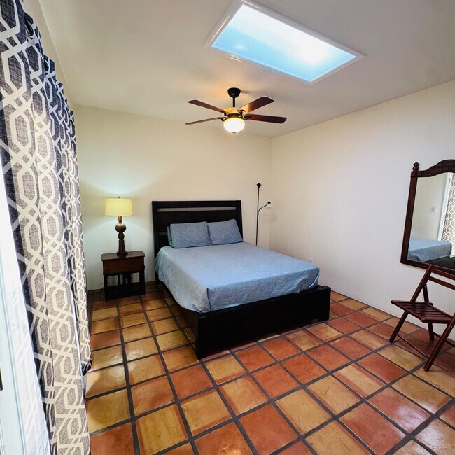 Building Photo - 325 W Santa Barbara