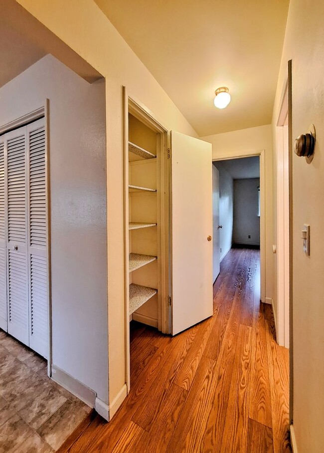 Building Photo - Charming 2bd Duplex With Private Yard & Garage