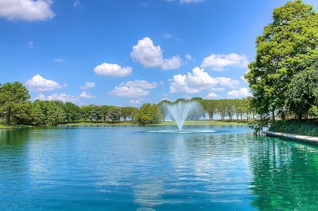 Building Photo - 14822 Yellow Begonia Dr