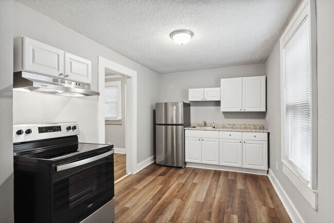 Building Photo - 3BR/2BA Downtown House Walking Distance to...