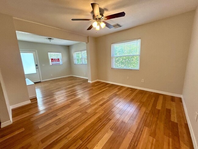 Building Photo - Charming 3BR/2BA Home for Rent – Prime Tam...
