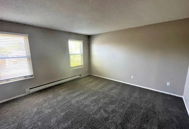 Building Photo - 10964 Elm Dr