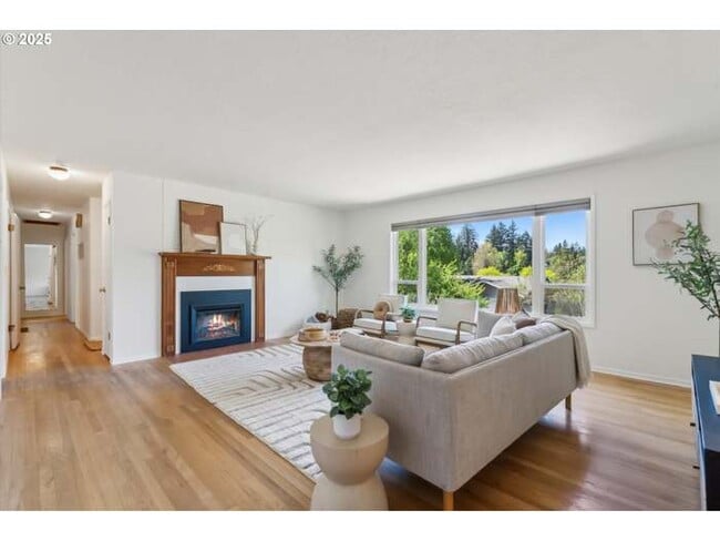 Building Photo - 7323 SW Nevada Terrace