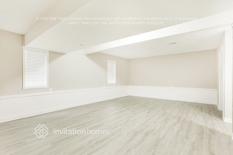 Building Photo - 2230 Rolland St