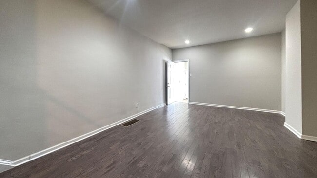 Building Photo - Modern 3-Bed, 1.5-Bath Rental with Updated Finishes