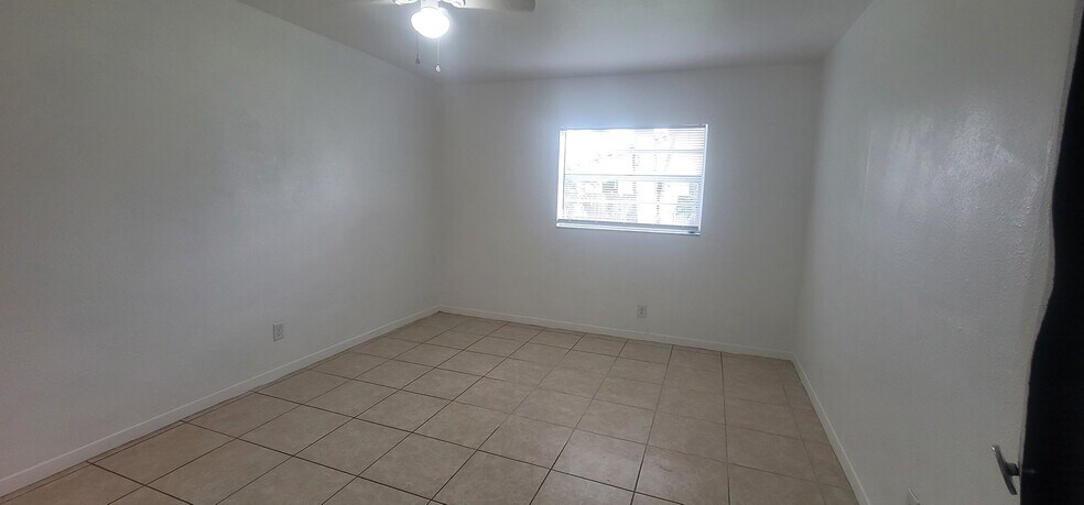 Building Photo - 7204 N Cameron Ave