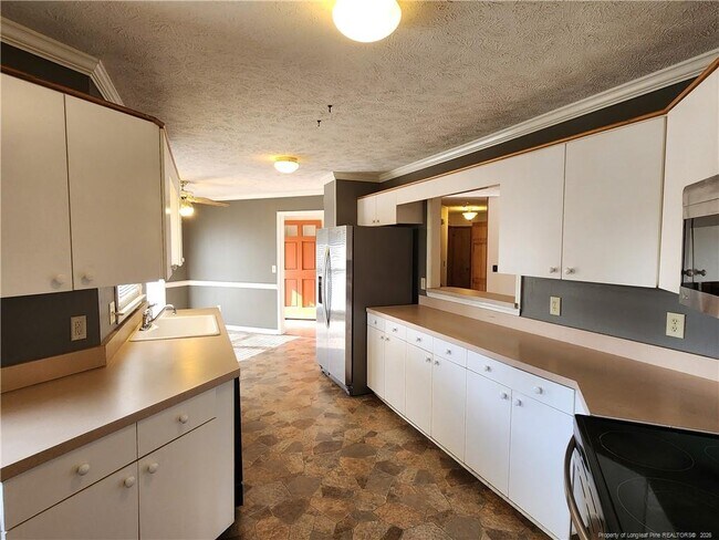 Building Photo - 909 Flintwood Rd