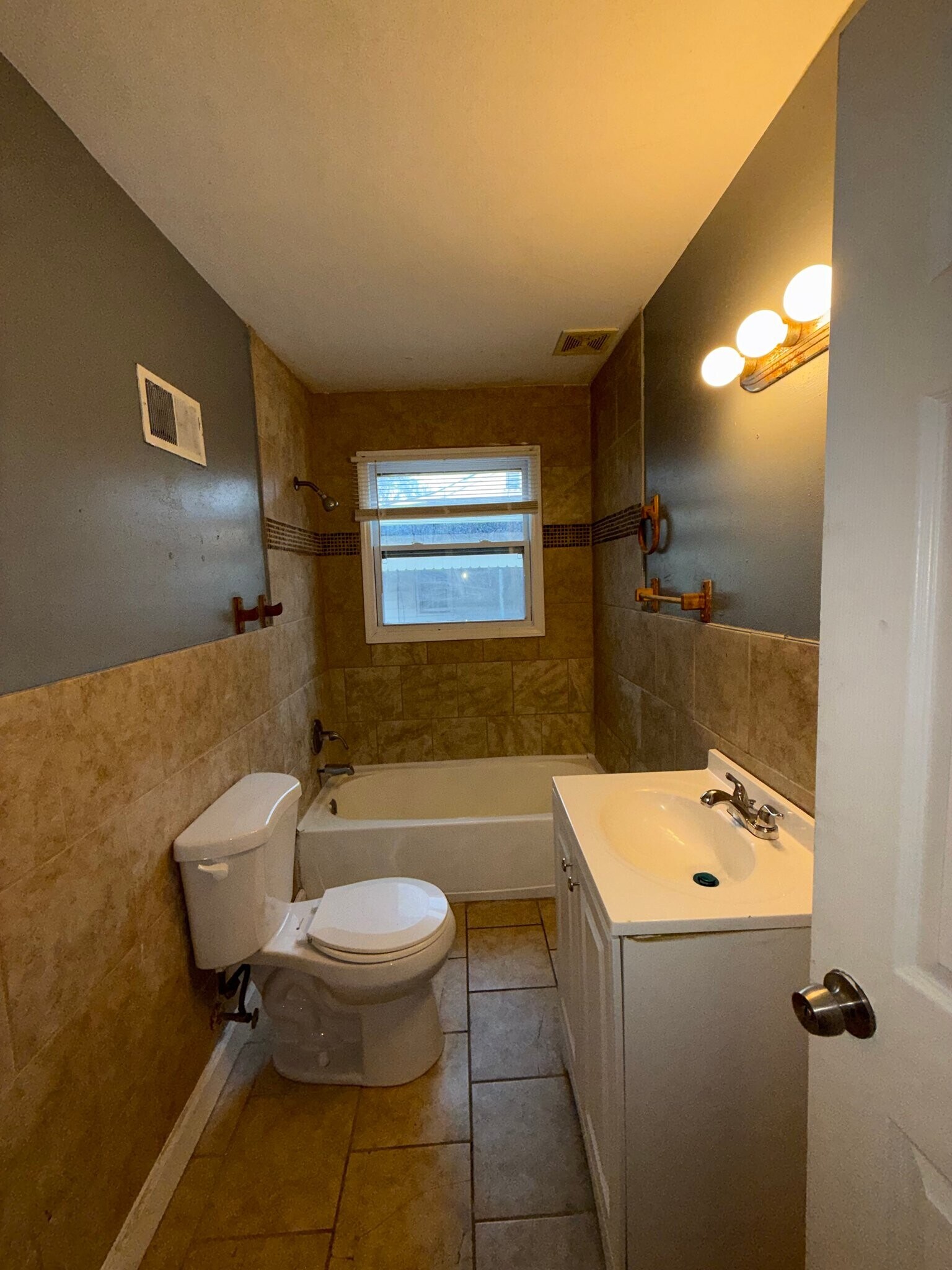 Building Photo - 804 Otto St