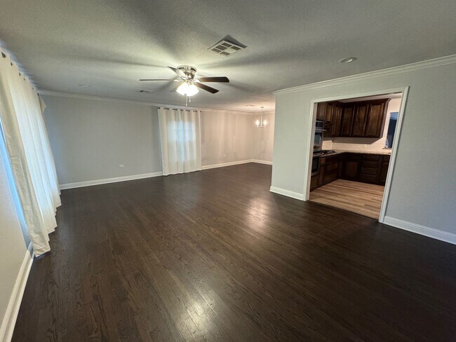 Building Photo - Beautiful Castle Heights Home