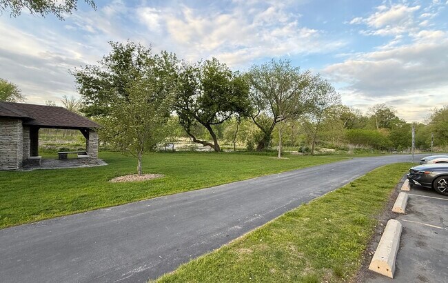 Building Photo - 1501 Raymond Dr