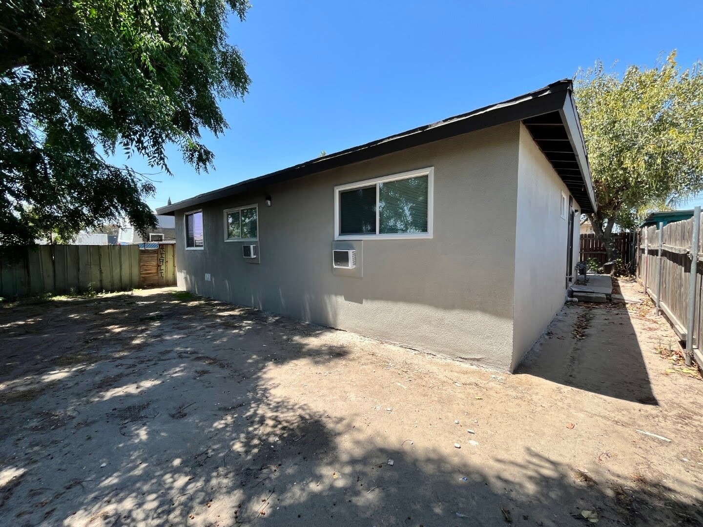 Building Photo - 515 Ramona Ave N