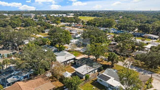 Building Photo - 4619 W Bay Villa Ave