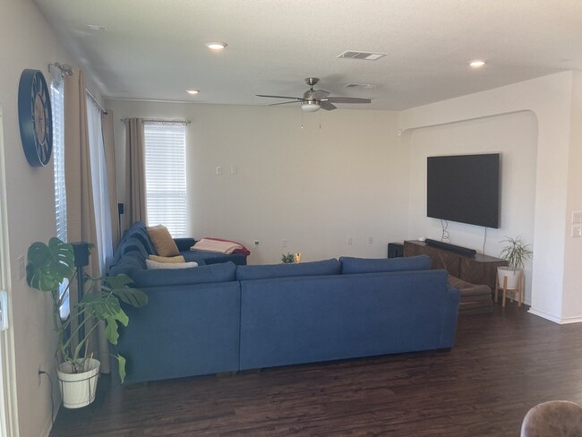 Building Photo - Charming 4 beds 2.5 baths in Pflugerville