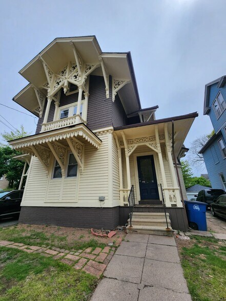 Building Photo - 133 Hobart St