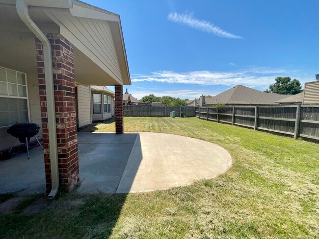 Building Photo - BIXBY SCHOOLS!! Charming Home w/fireplace.