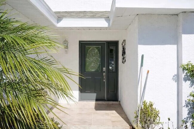 Building Photo - 11316 Maybrook Ave