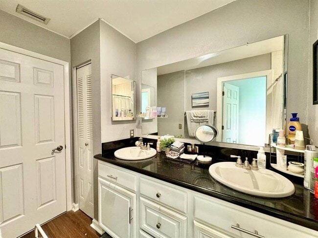 Building Photo - 2879 Thaxton Dr