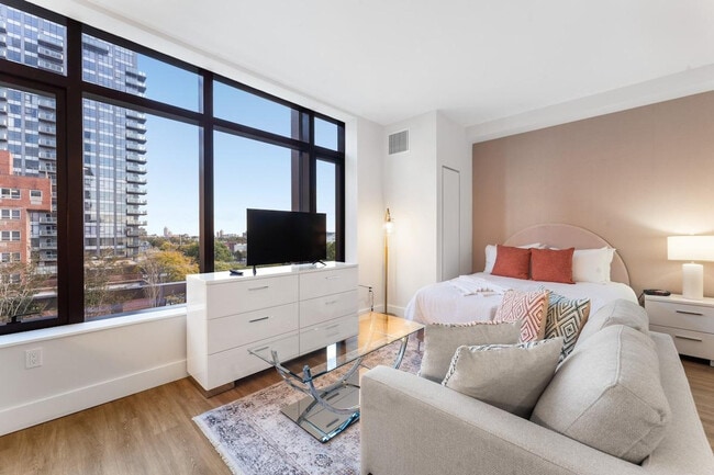 Primary Photo - 2266 Cropsey Ave