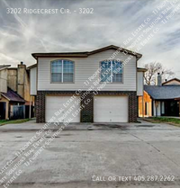 Building Photo - Spacious two bedroom townhome!