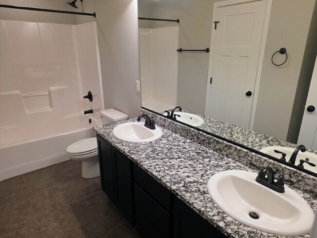 Building Photo - 5555 S Prairie View Dr