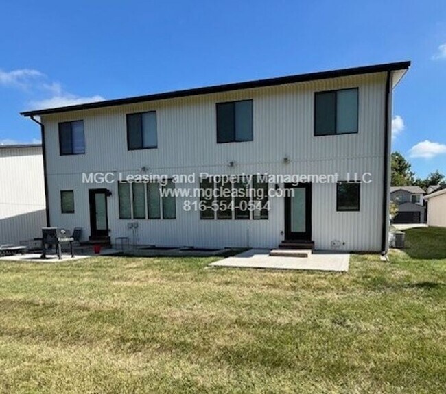 Building Photo - Spacious Duplex with Unfinished Walkout Ba...