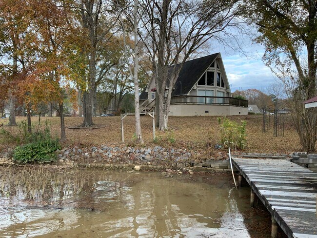 Building Photo - Coolant River Water Front 4 Bedrooms / 2 F...