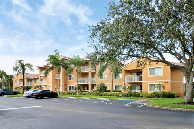 Building Photo - 181 SW Palm Dr