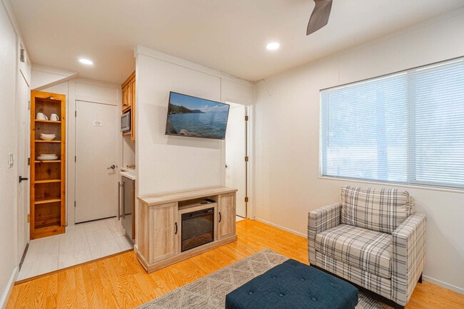 Building Photo - 820 Oriole Way