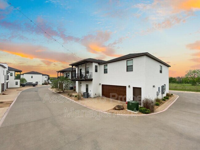 Building Photo - 203 Brentwood Dr E