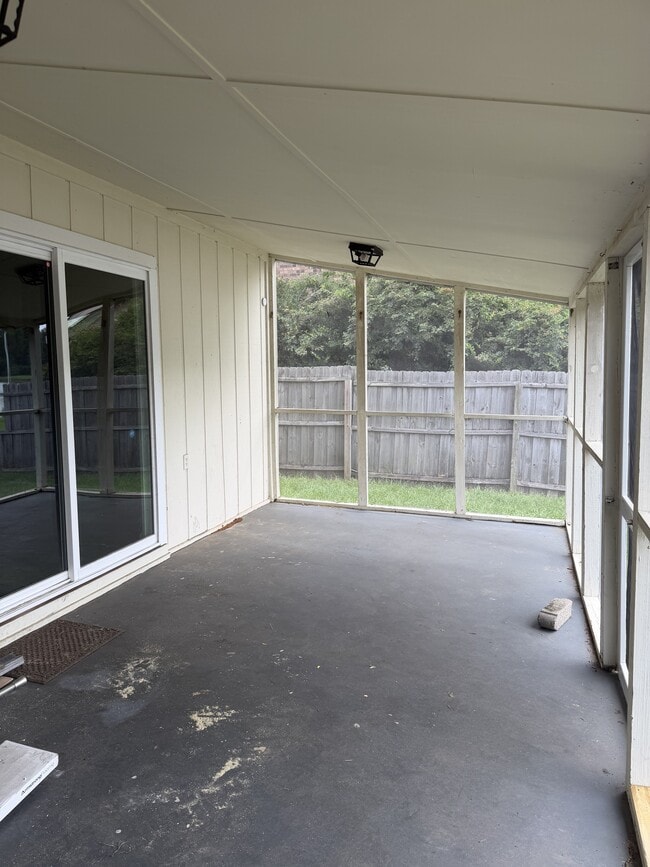 Building Photo - 311 Leisure Lake Dr