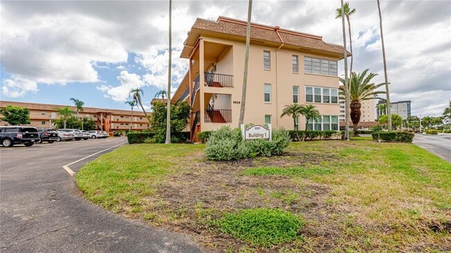 Building Photo - 5020 Brittany Dr S