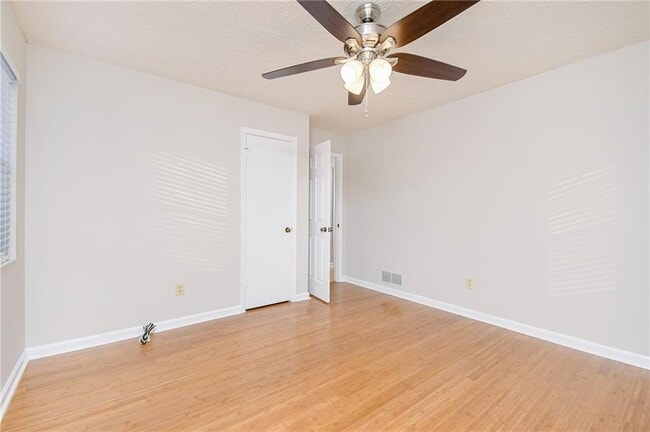 Building Photo - 5041 Alexander Ave