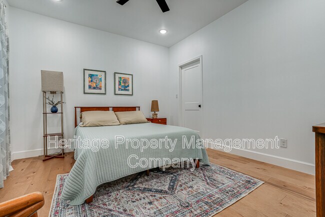 Building Photo - 211 Gibson