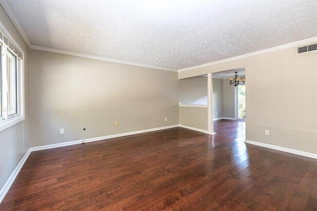 Building Photo - 120 Biscayne Dr NW