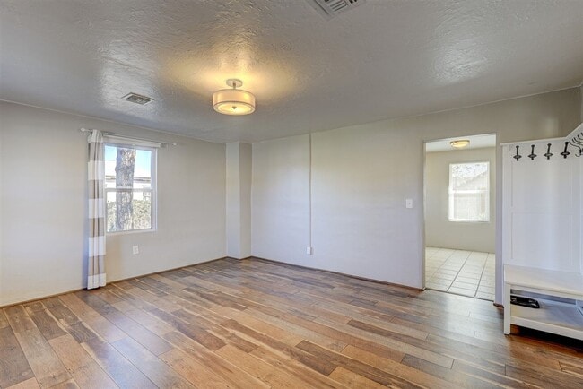 Building Photo - 2 Bedroom 1 Bath Single Family Home in Prescott