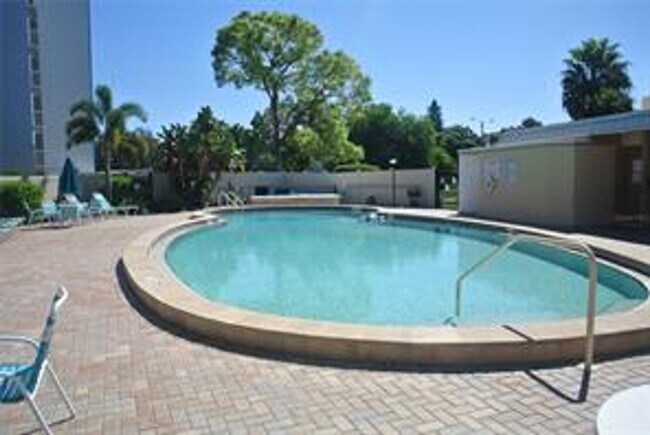 Building Photo - 4210 Ironwood Cir