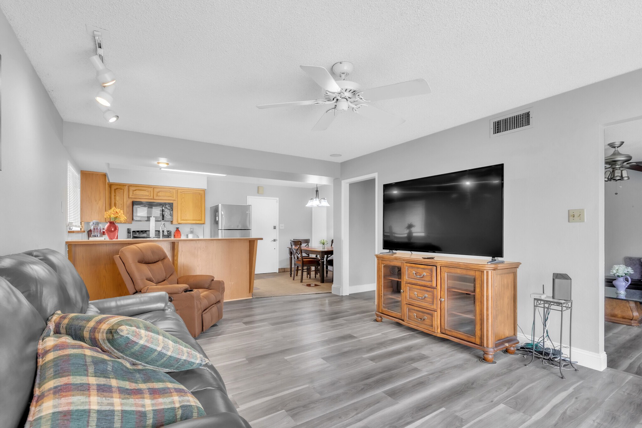 Building Photo - 6630 Lindbrook Way