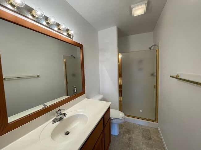 Building Photo - 4940 Summit Cir