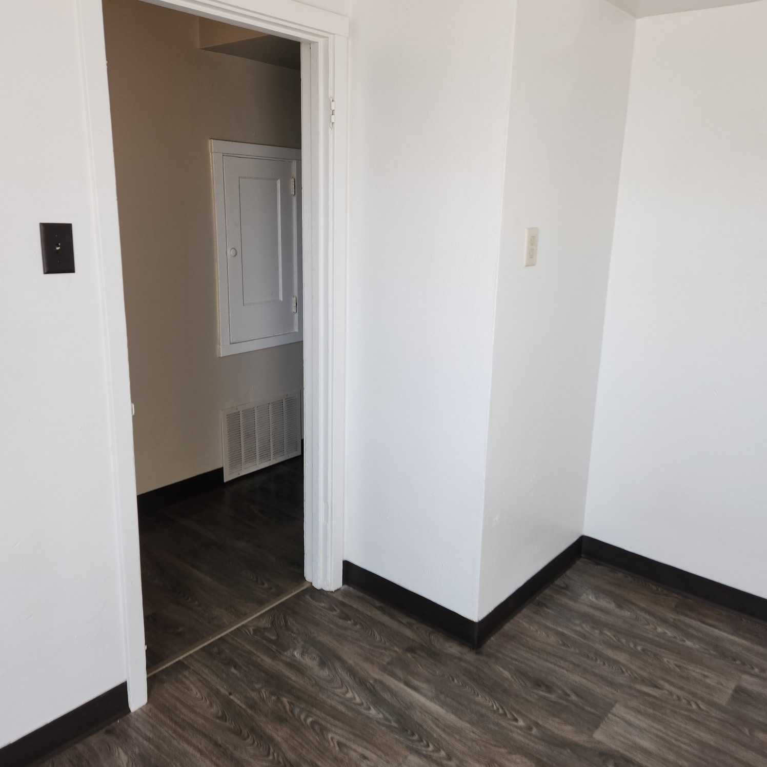 Building Photo - 1415 NW Carden Ave