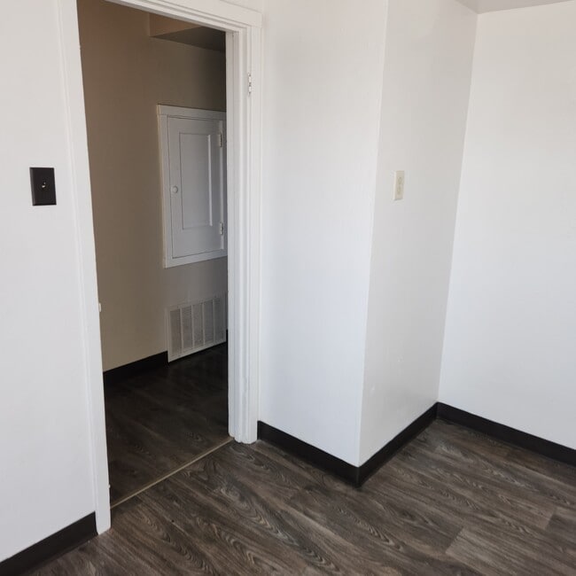 Building Photo - 1415 NW Carden Ave