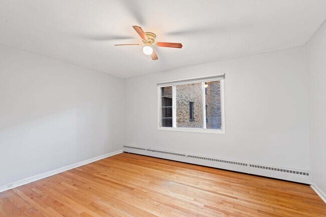 Building Photo - 1539 Monroe Ave