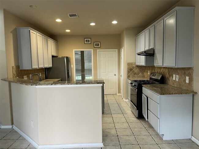 Building Photo - 2903 Surrey Trail Ln